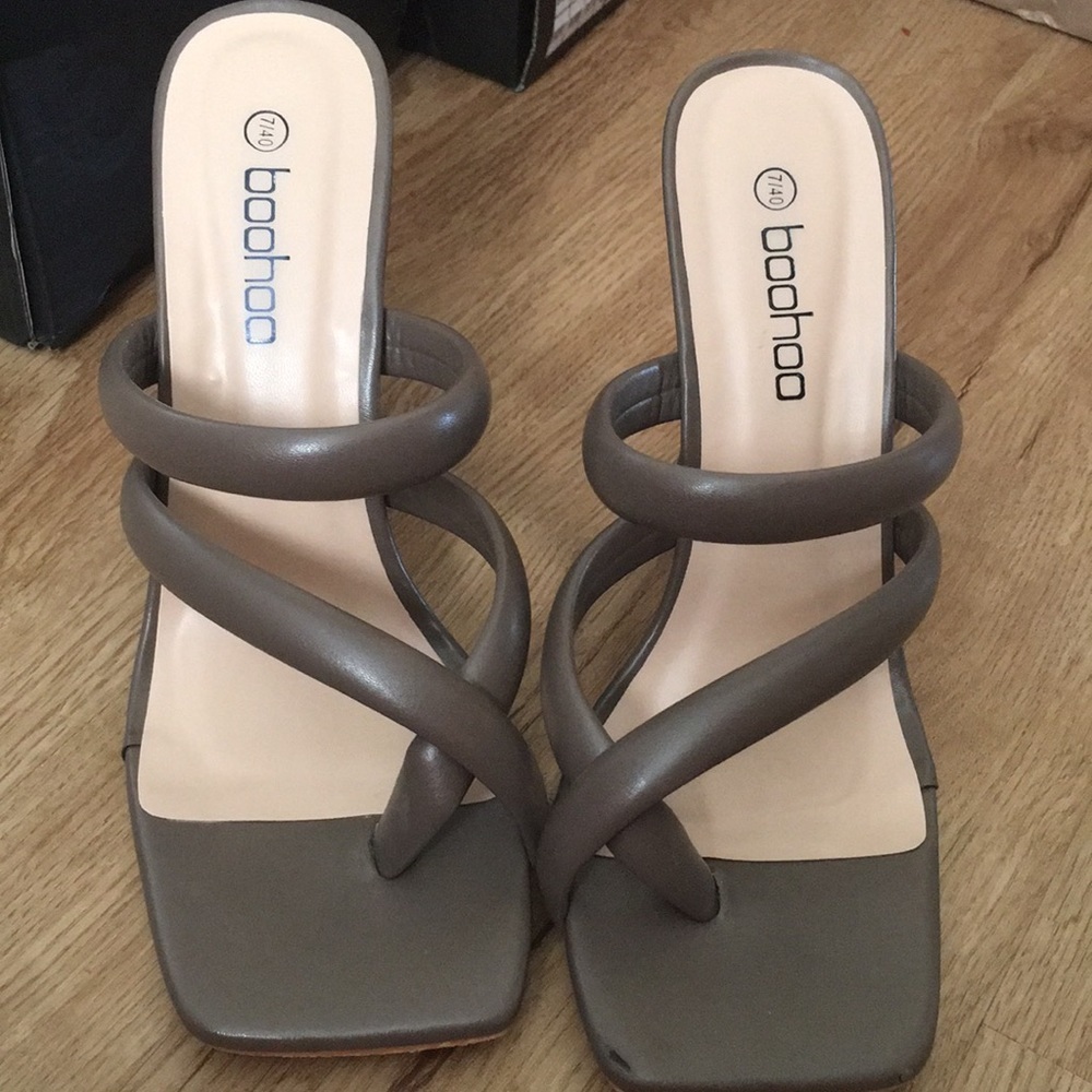 Boohoo Padded Toe Post Interest Heels MOCHA SIZE 7/40 US Size 9